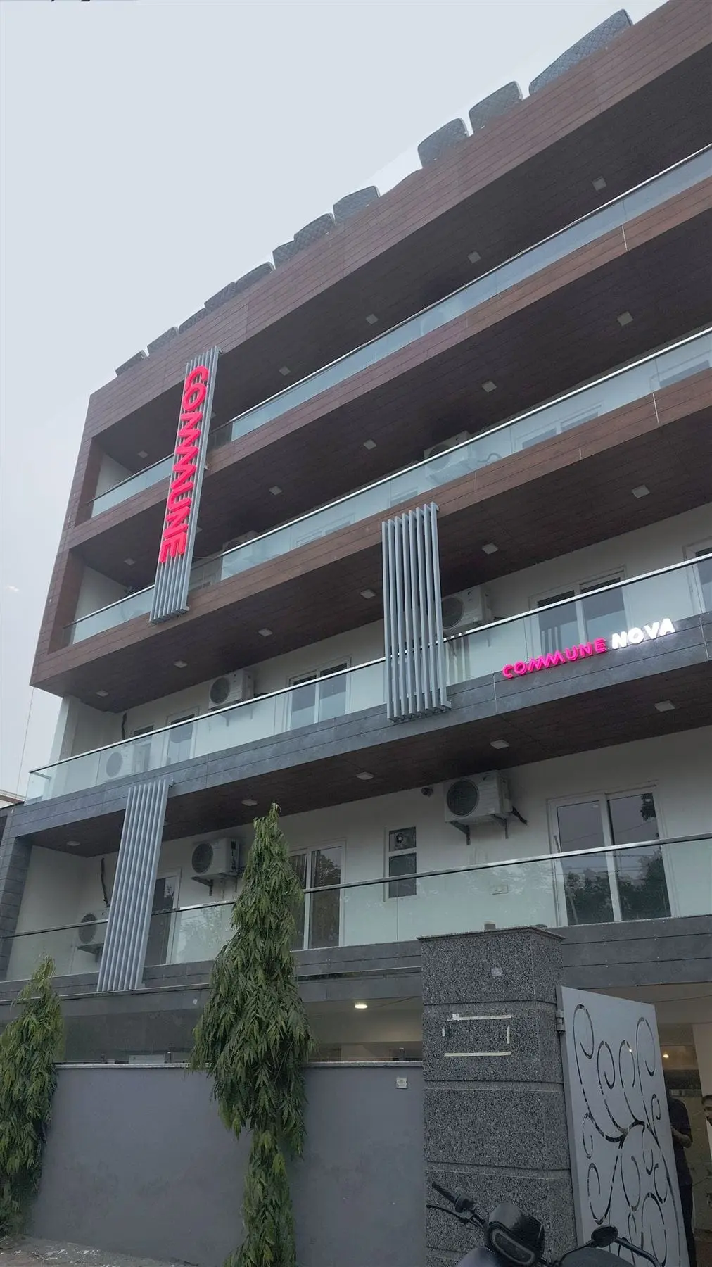 The front of Commune Nova