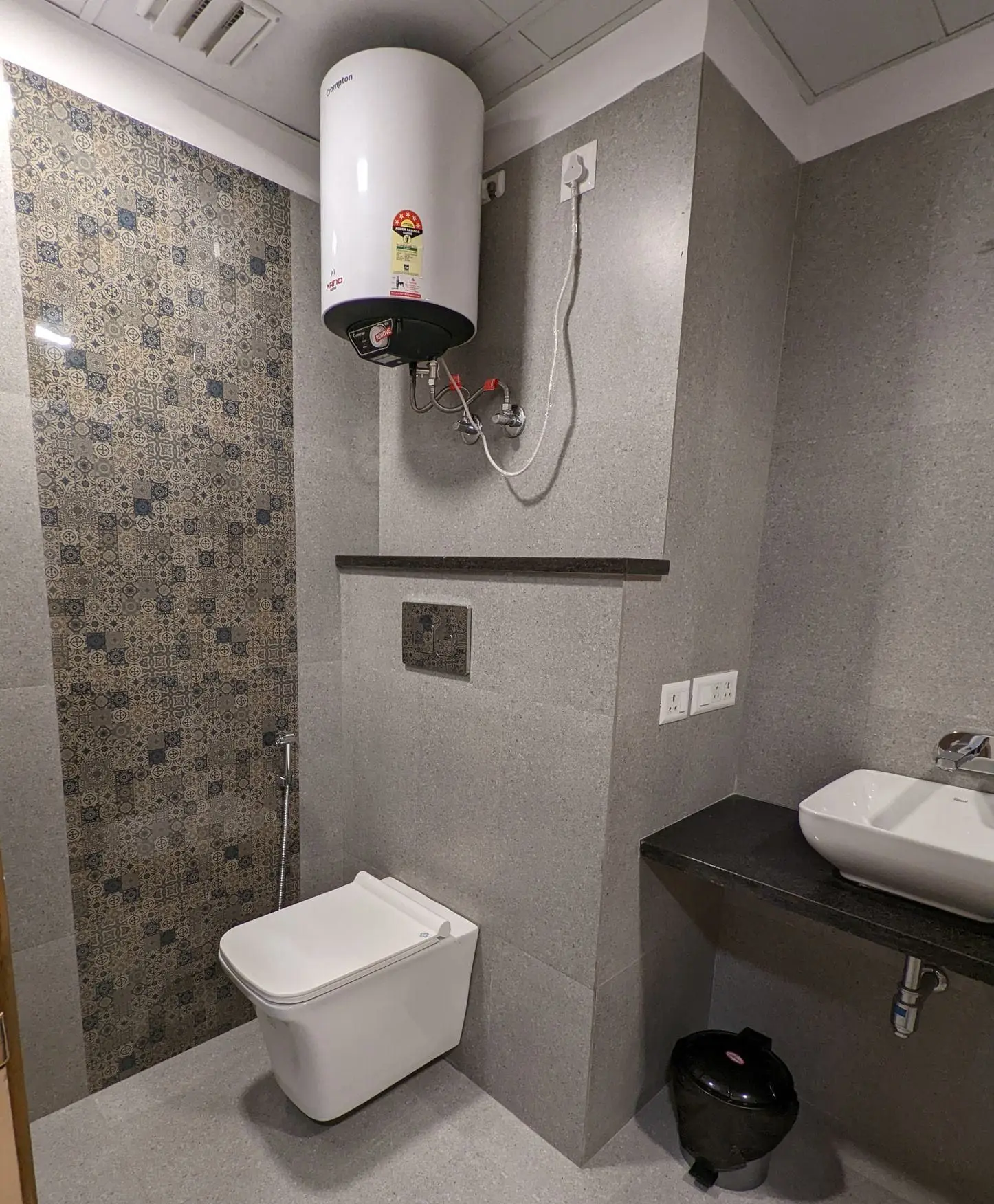Private bathroom with a water heater at Commune Prime