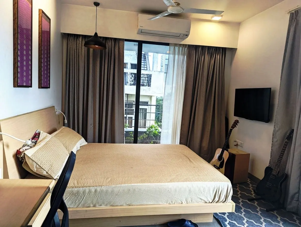 A Commune Prime room with guitars by the bed