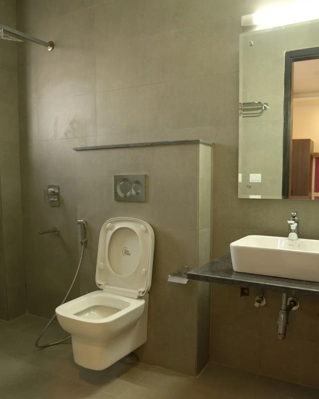 A private bathroom at Commune Quartex
